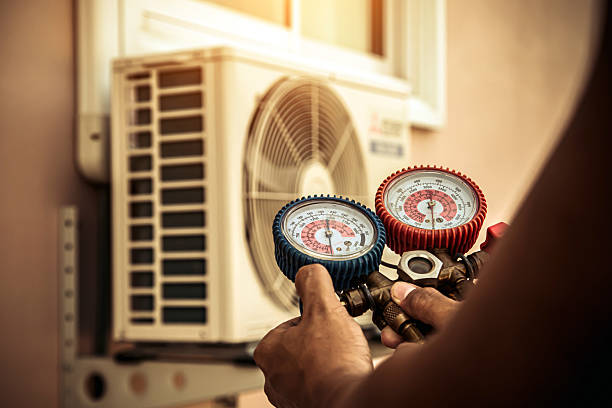 Professional Hvac technician working in Orlando, FL
